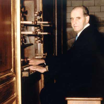 Jean Ribot à la console de St-Pons